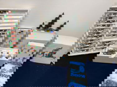 DEPT 56 DICKENS VILLAGE TOWNSPEOPLE AND ACCESSORIES