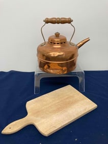 COPPER POT AND CUTTING BOARD