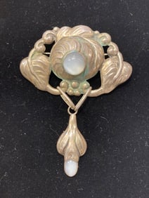 ART NOUVEAU SILVER BROOCH WITH MOONSTONE