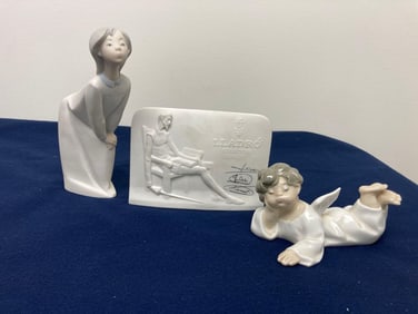 LLADRO COLLECTOR SOCIETY SIGNED PLAQUE AND FIGURES