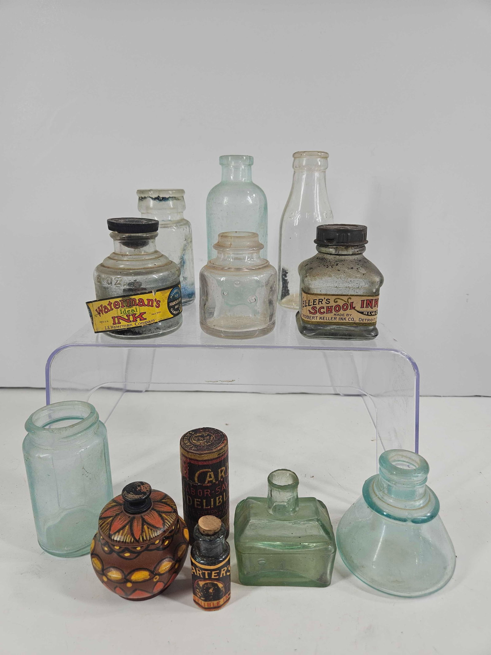 INKWELLS AND OTHER GLASS BOTTLES: KELLERS AND CARTERS INK. INCLUDES BLUE AND GREEN GLASS JARS