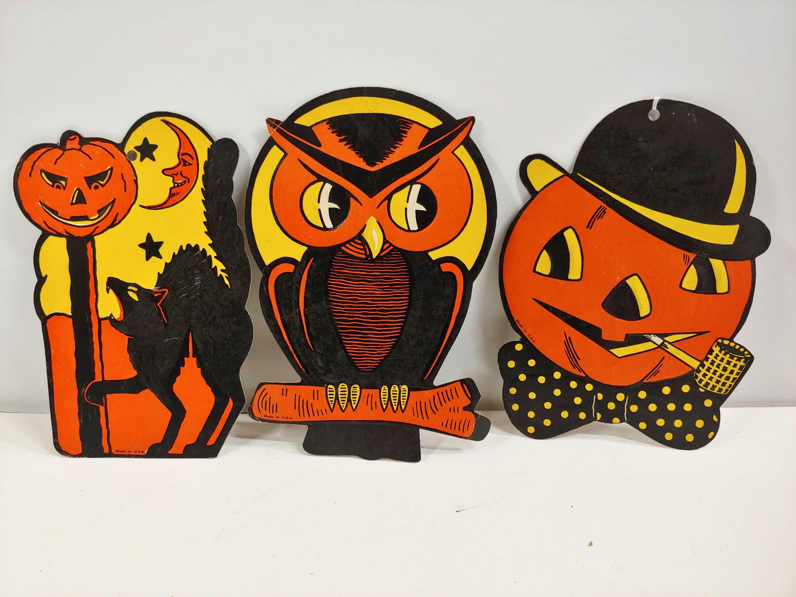 HALLOWEEN DIE CUT CARDBOARD CUTOUTS: 3 GREAT HALLOWEEN IMAGES. EACH IS APPROX 9X6.5