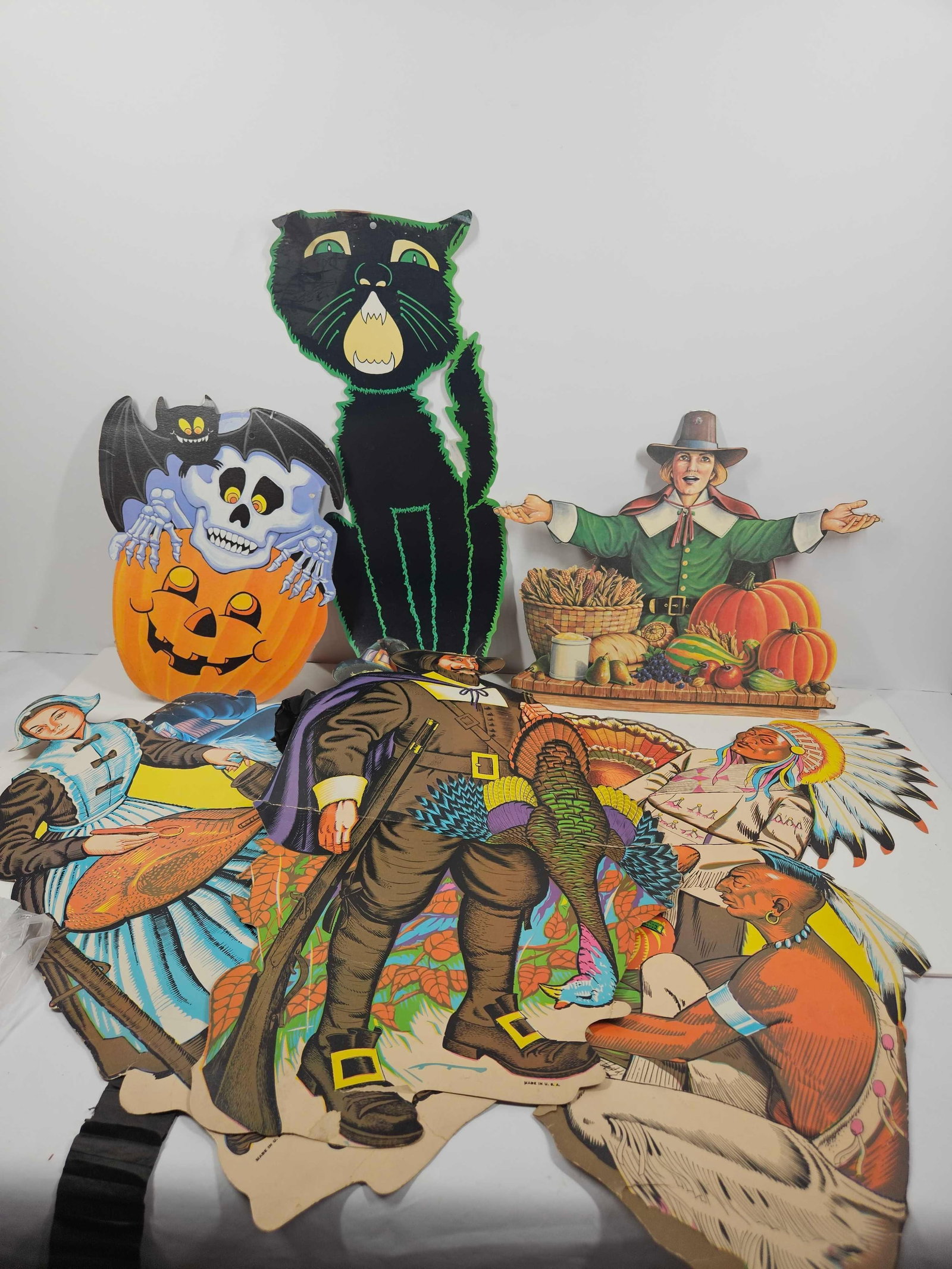 HALLOWEEN DIE CUT CARDBOARD CUTOUTS (1 of 11)