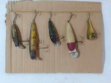 OLDER WOODEN FISHING LURES