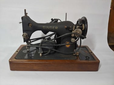 SINGER FOOT PEDAL SEWING MACHINE