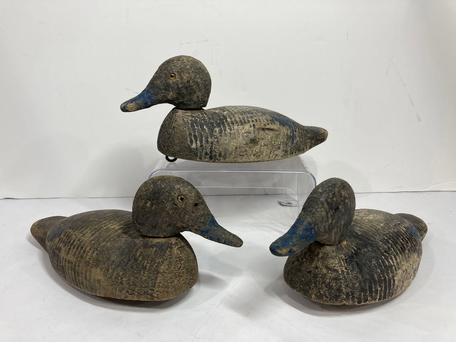 EXCELLENT WOOD DUCK DECOYS (1 of 5)