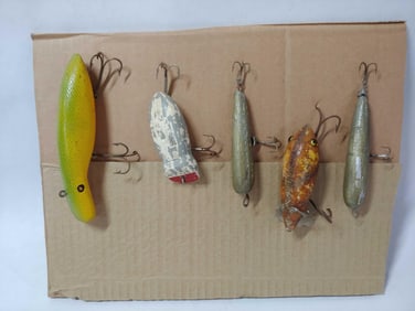 5 EARLY WOODEN FISHING LURES