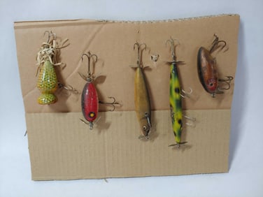 OLDER WOODEN FISHING LURES.