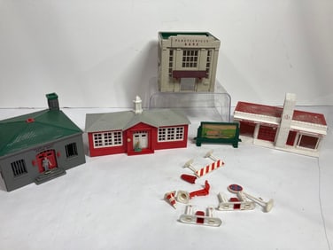 PLASTICVILLE TRAIN BUILDINGS