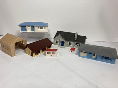 PLASTICVILLE TRAIN BUILDINGS