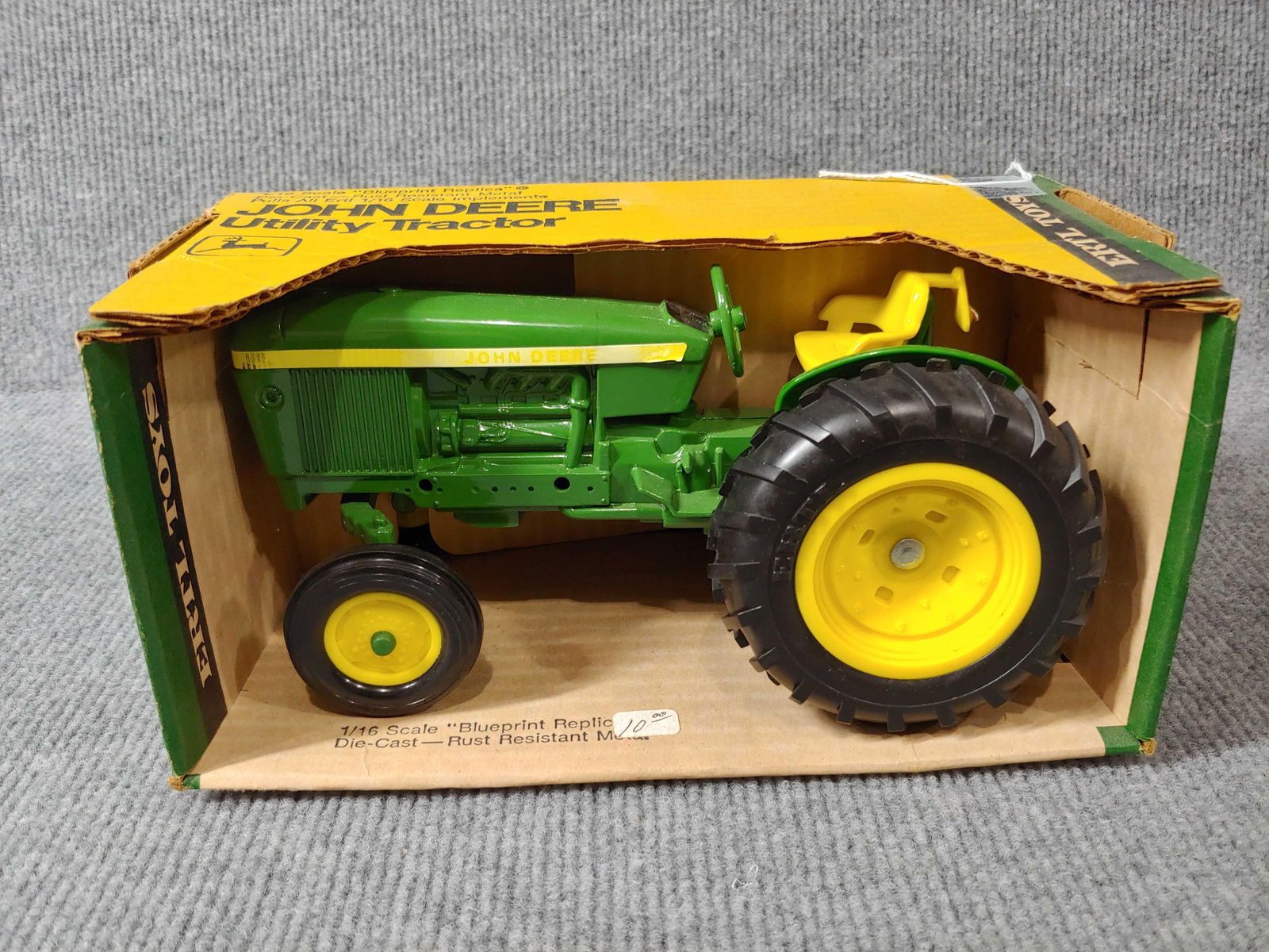 JOHN DEERE UTILITY TRACTOR: ERTL TOYS, 1/16TH SCALE