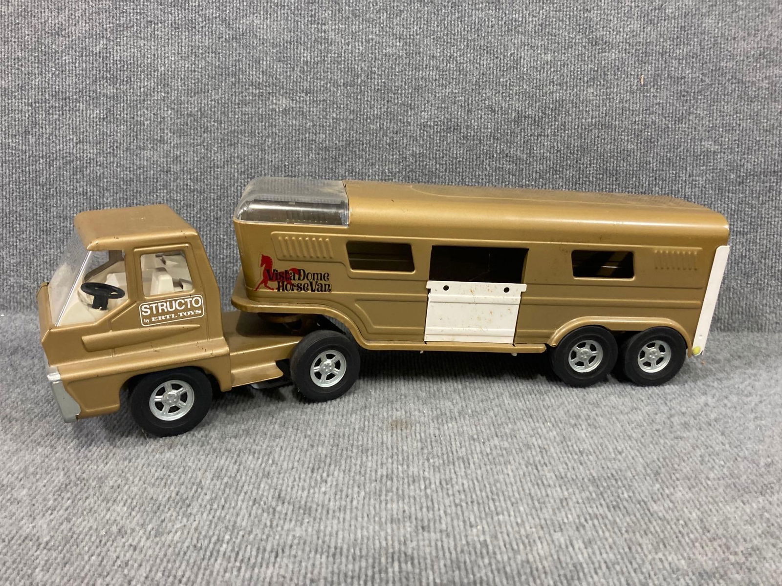 VINTAGE STRUCTO/ERTL VISTA DOME HORSE VAN TRUCK AND TRAILER: OUT OF BOX IN GOOD VINTAGE CONDITION
