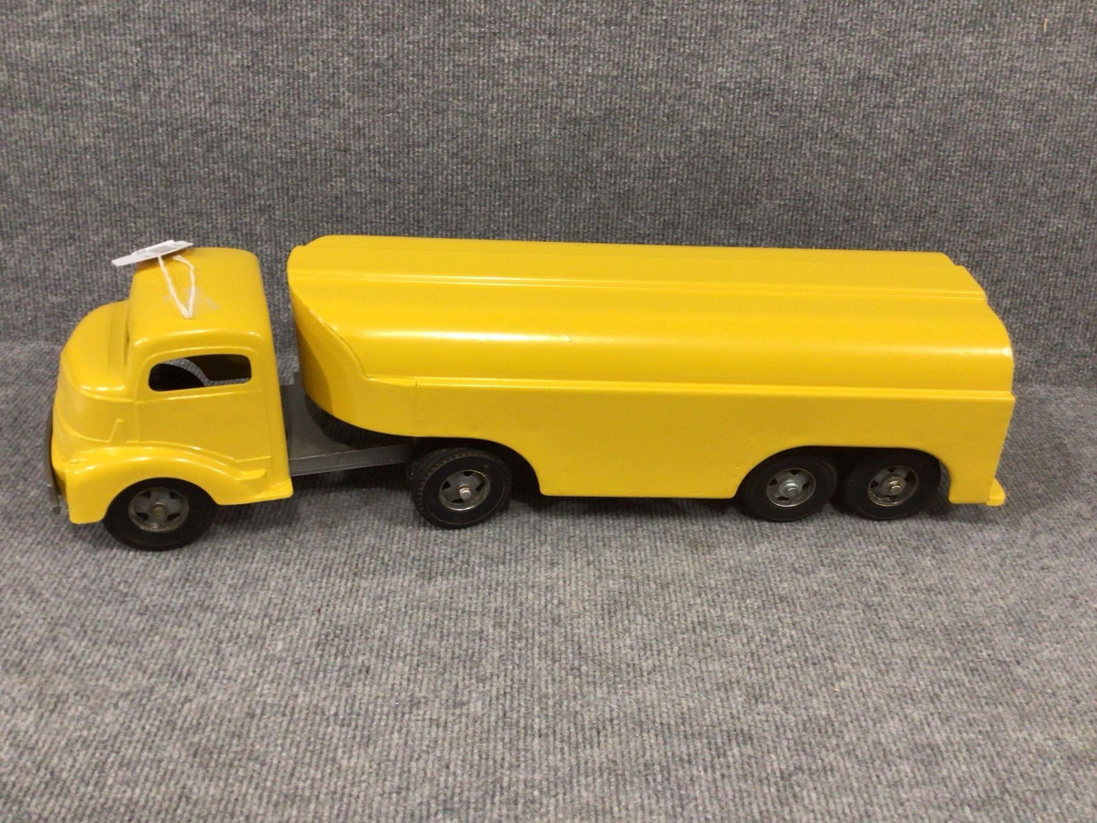 SMITH MILLER YELLOW TANKER TRUCK (1 of 5)