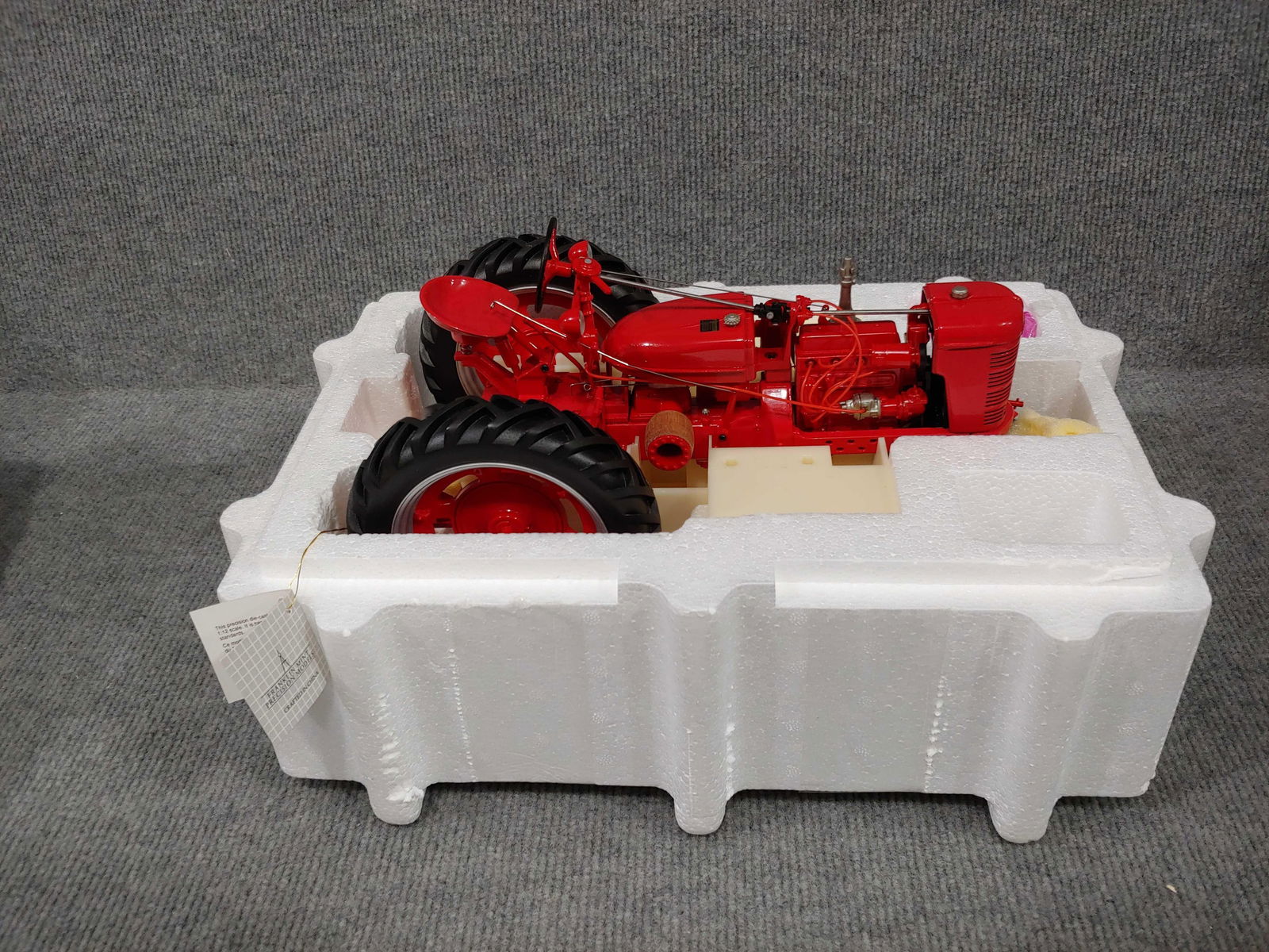 FARMALL MODEL H TRACTOR (1 of 6)