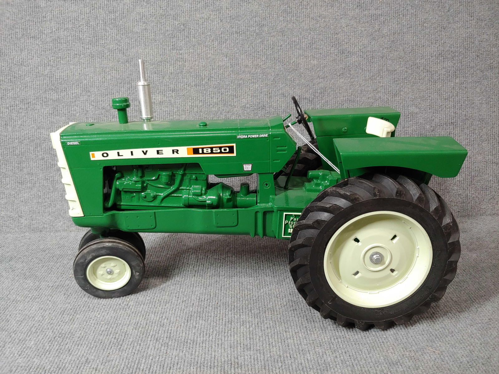 OLIVER 1850 1/8TH SCALE (1 of 6)