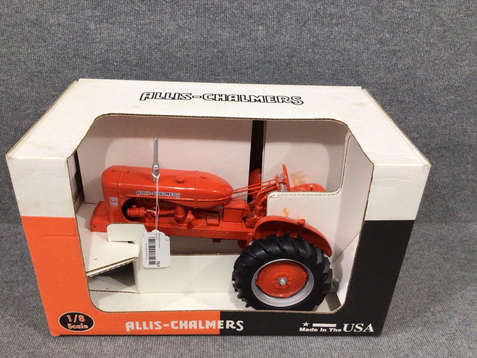 Scale Models Allis-Chalmers WD-45 1/8 scale tractor (1 of 5)