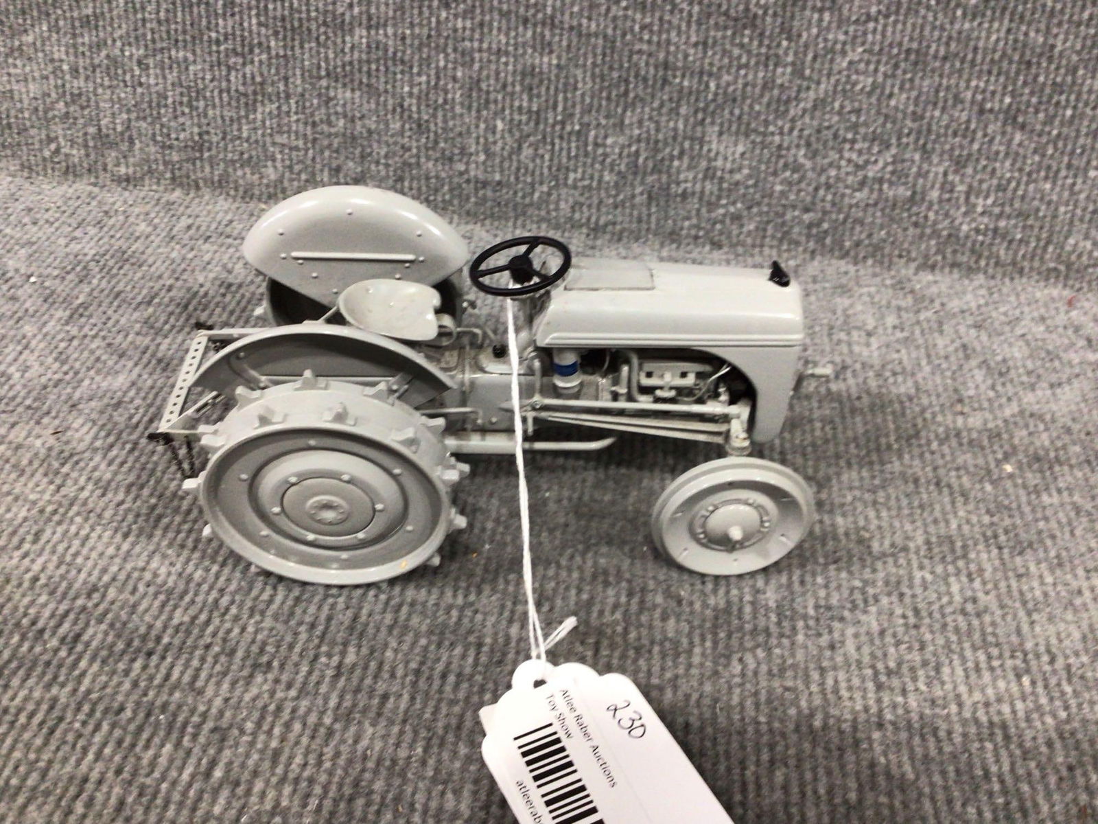 RARE FORD TRACTOR W 3 POINT HITCH (1 of 5)