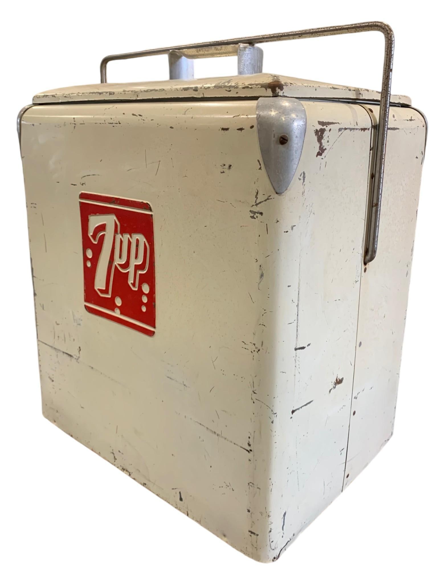 Vintage 7-UP Soda Pop Cooler with Interior Handled Tray (1 of 8)
