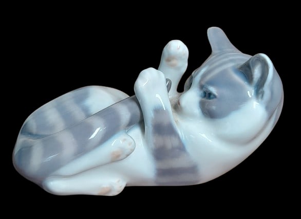Royal Copenhagen Danish Porcelain Kitten Statue #222: 4 1/4" x 2 1/2" x 2 3/4", structurally sound, marked on the base.