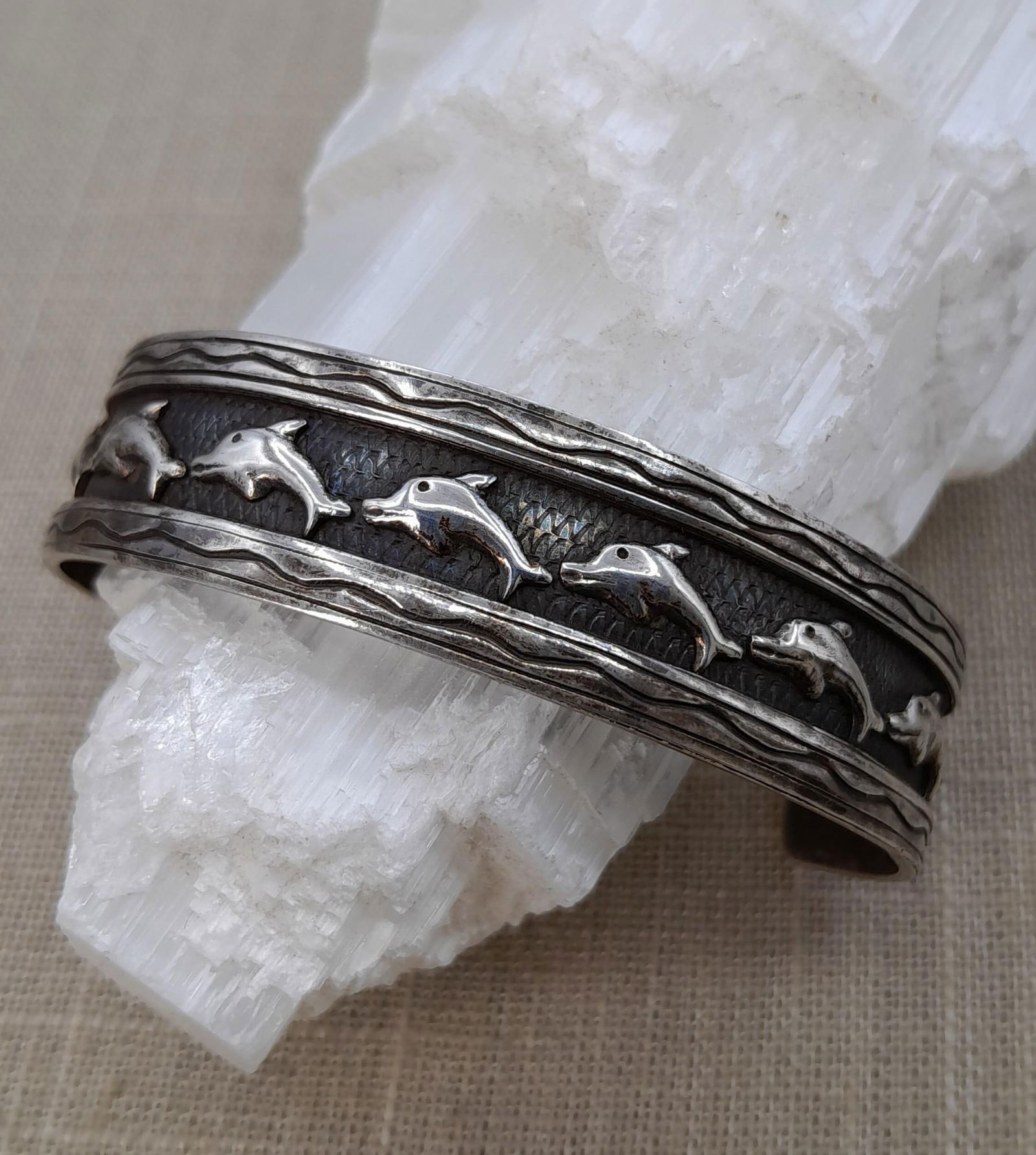 28 gram Sterling Silver Dolphin Cuff Bracelet (1 of 5)