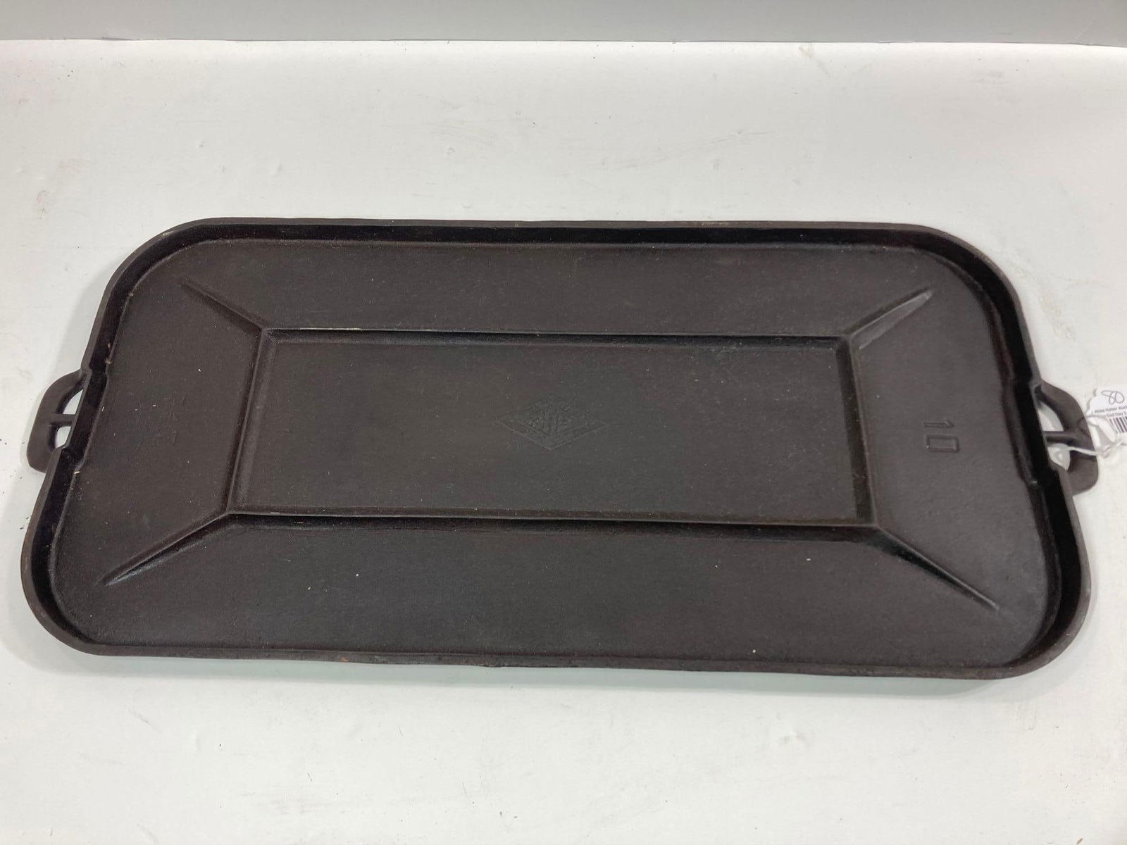 Large Rare Griswold #10 "Diamond Logo" griddle (1 of 6)