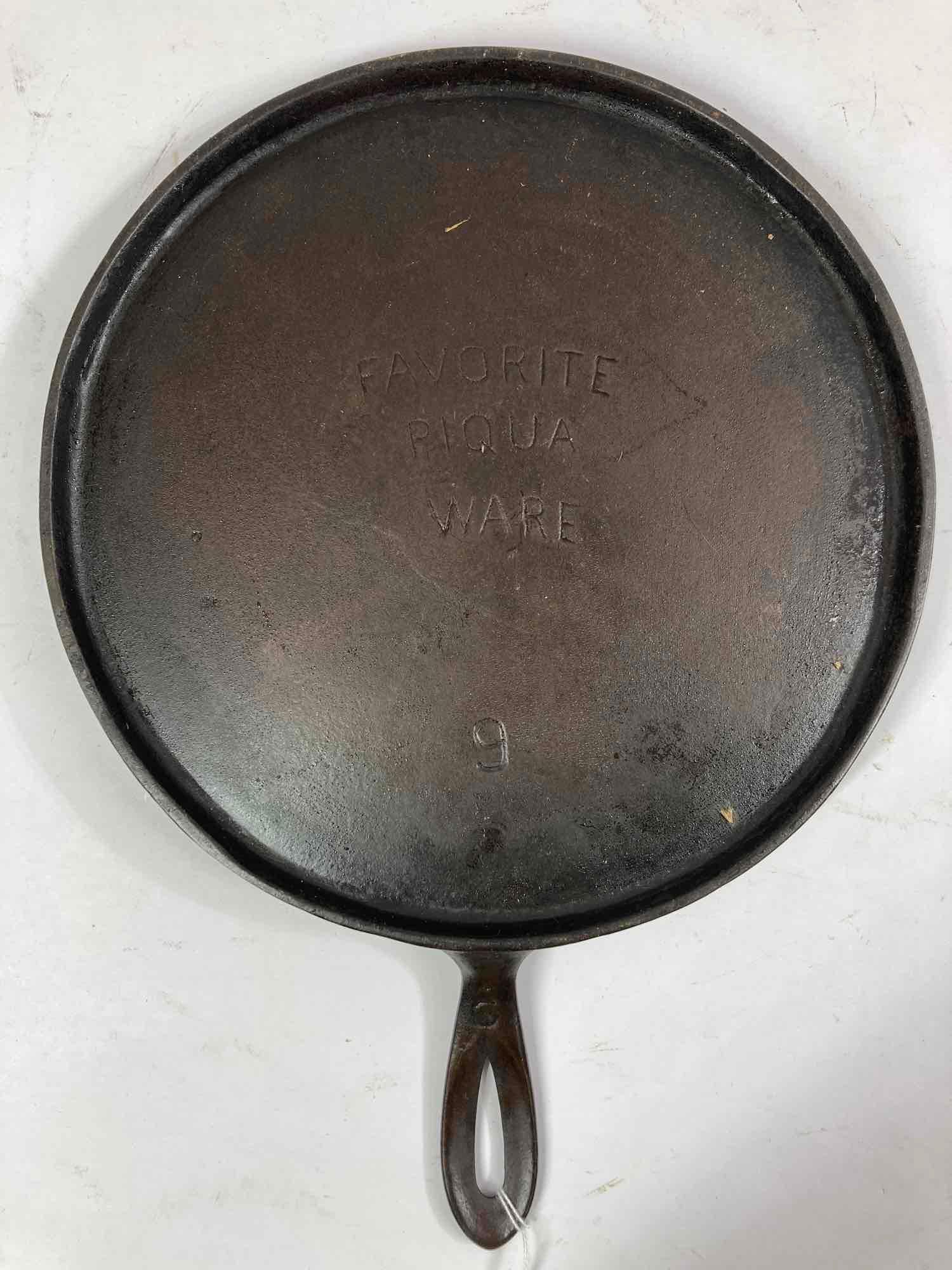 Favorite Piqua Ware #9 cast iron griddle (1 of 5)