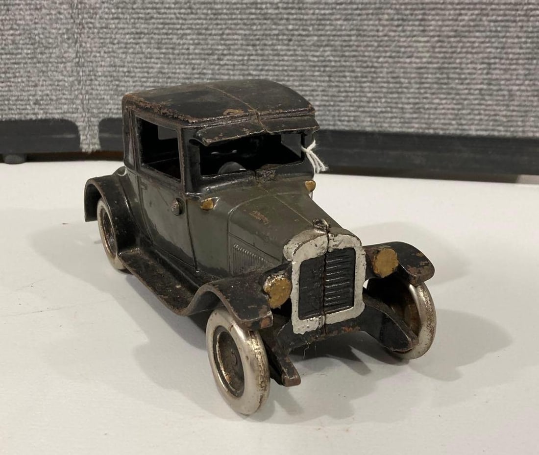 Arcade cast iron Chevrolet Coupe (1 of 6)