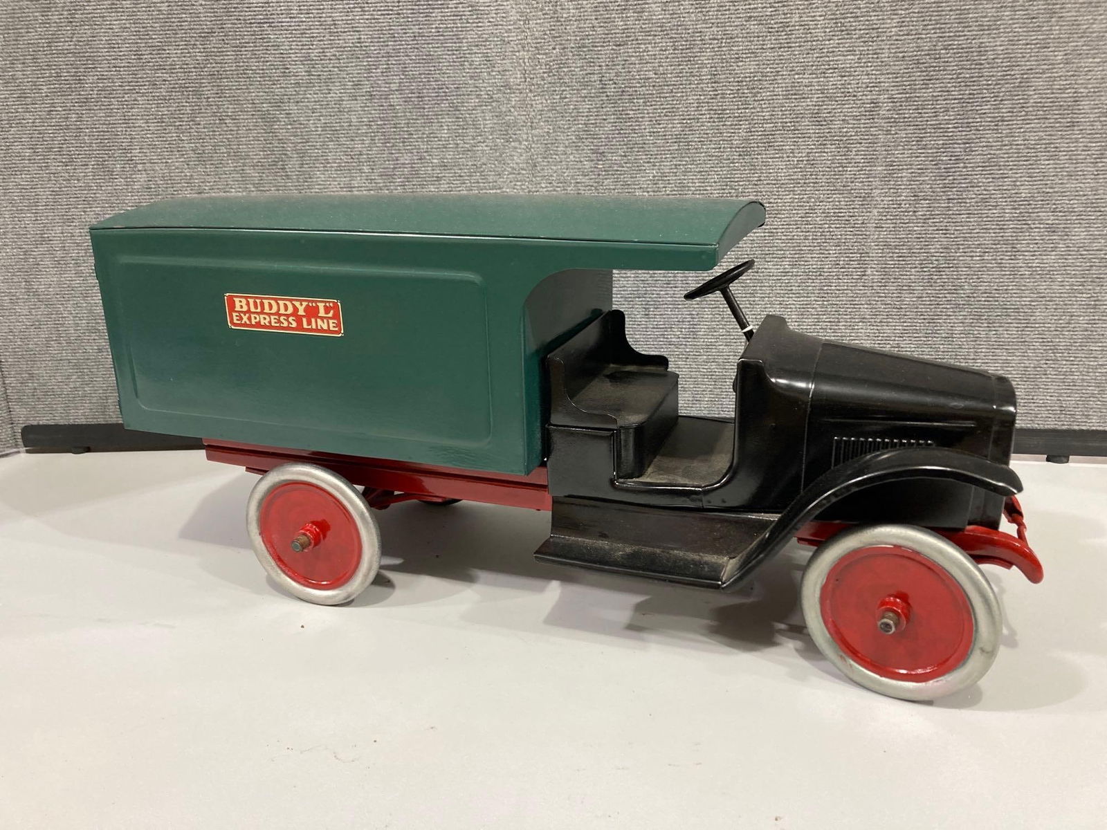 Outstanding Restored Buddy-L Express Line truck: In excellent condition and would look great in anyone's collection!! 24in long.