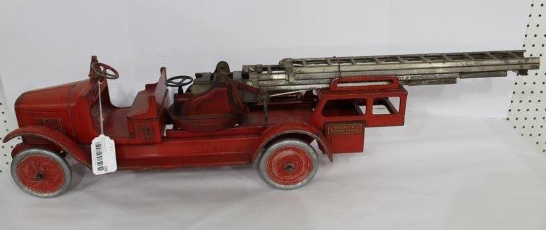 Nice Buddy-L Aerial Truck: Great example in original paint and appears to be complete. Shows areas of wear to original paint but overall is in good solid condition!! Truck is 29in long, overall to tip of ladders 40in.