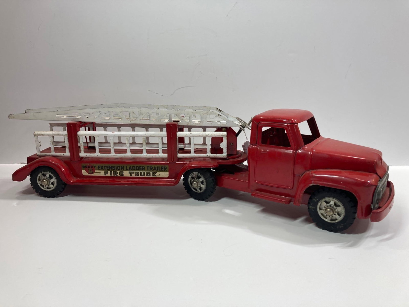Buddy-L Fire Truck extension ladder trailer (1 of 7)