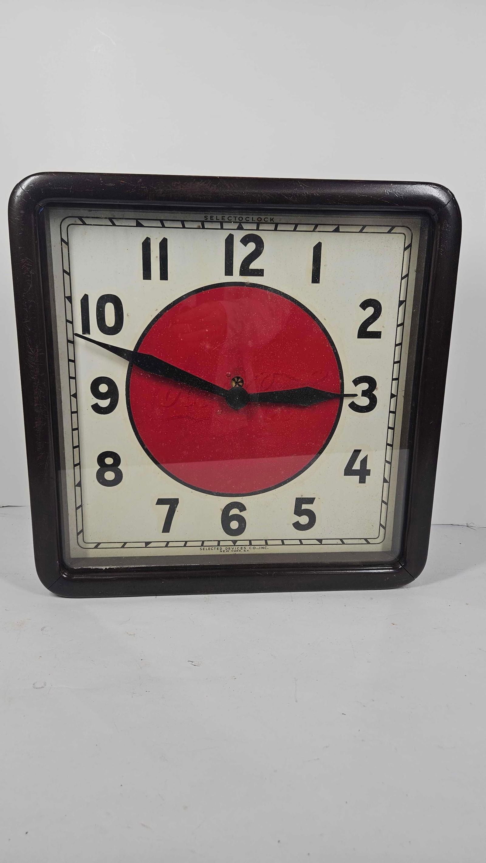 Selected Devices Co. Coca-Cola advertising clock (1 of 10)
