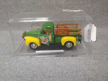 JOHN DEERE 1947 STUDEBAKER SANTA CHRISTMAS TRUCK