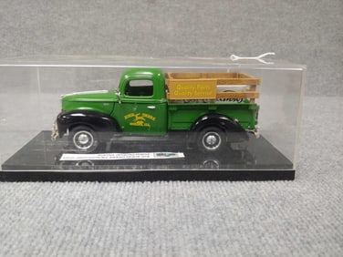 JOHN DEERE DEALERSHIP 1940 FORD PICK UP