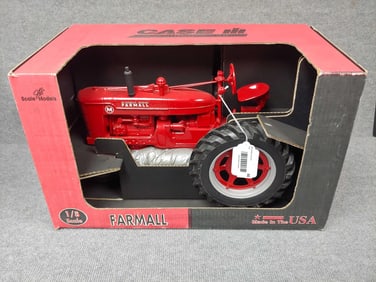 1997 FARM SHOW EDITION FARMALL MODEL M 1/8TH SCALE