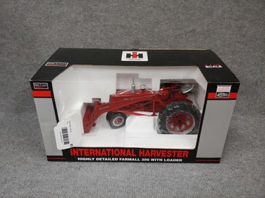 IH FARMALL 300 W LOADER