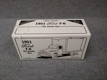 1951 GMC DIAMONT DRY GOODS VAN