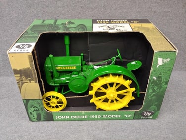 ERTL JOHN DEERE 1939 MODEL D WF STEEL WHEEL 1/8 TRACTOR W/ BOX SIGNED