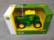 ERTL JOHN DEERE 7520 TRACTOR
