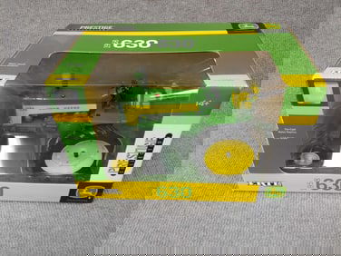 ERTL JOHN DEERE 1958 630 WF PRESTIGE COLLECTION TRACTOR