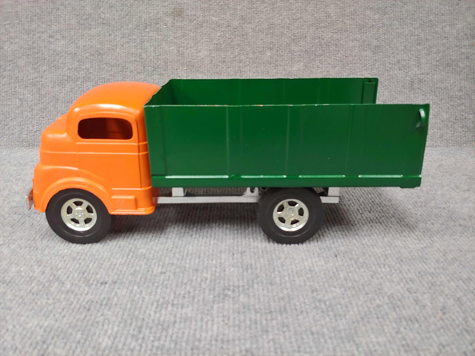 STRUCTO CUSTOM FEEDS DELIVERY TRUCK (1 of 4)