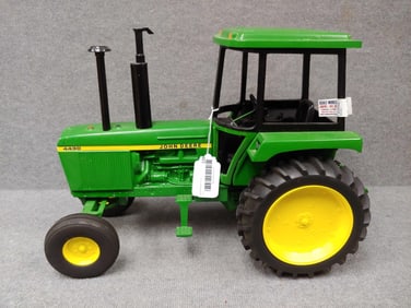 ERTL JOHN DEERE WF 4430 1/8 TRACTOR W/ CAB