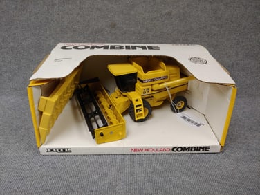 ERTL NEW HOLLAND TR TWIN ROTOR 97 COMBINE FARM TOY REPLICA
