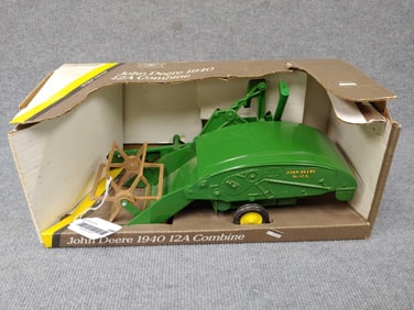ERTL JOHN DEERE 1940 12A COMBINE FARM TOY BLUEPRINT REPLICA