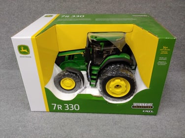 ERTL JOHN DEERE 7R330 WIDE TREAD PRESTIGE COLLECTION TRACTOR W/ CAB