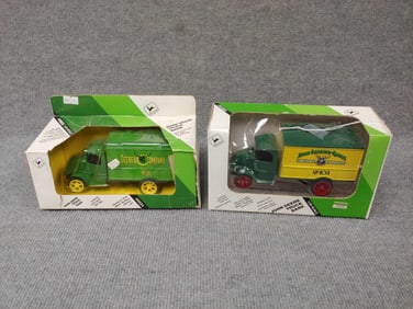 ERTL JOHN DEERE LOT OF 2 LOCKING COIN BANK ADVERTISING TRUCKS