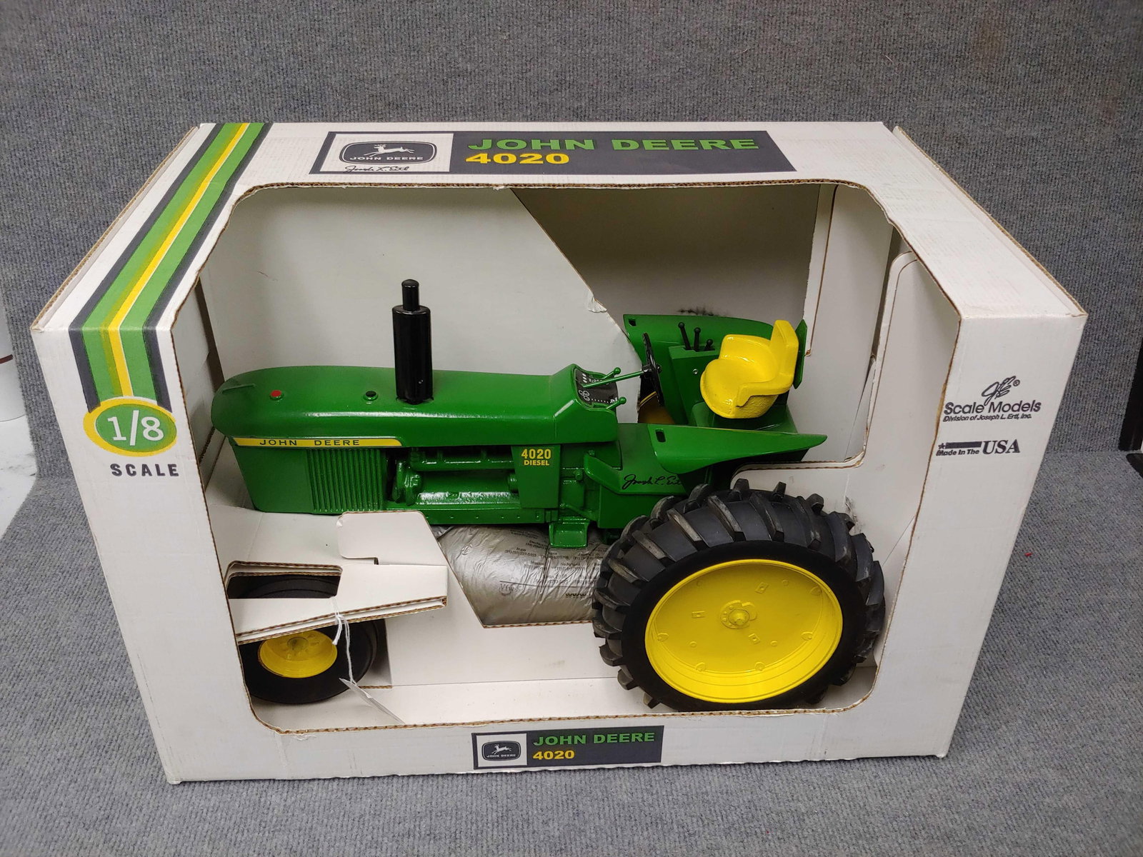 ERTL JOHN DEERE WF 4020 HD SIGNATURE SERIES DIESEL 1/8 TRACTOR: HARD TO FIND TRACTOR. NOS STOCK NO. FY1021 TRACTOR AND BOX SIGNED 1/8 SCALE
