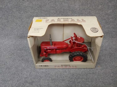 ERTL FARMALL WF HD SUPER A TRACTOR