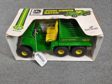 ERTL JOHM DEERE GATOR 6 X 4 1/8