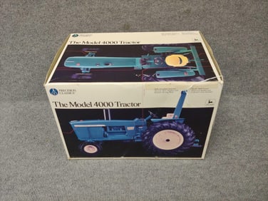 PRECISION CLASSICS #5 JOHN DEERE MODEL 4000 TRACTOR