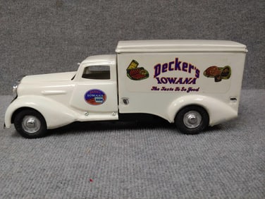 DECKERS IOWANA 1930S DELIVERY TRUCK